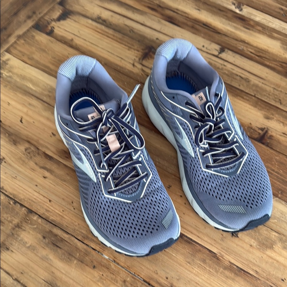 Women's Brooks Ghost 12 Gray Running Shoes size 9.5